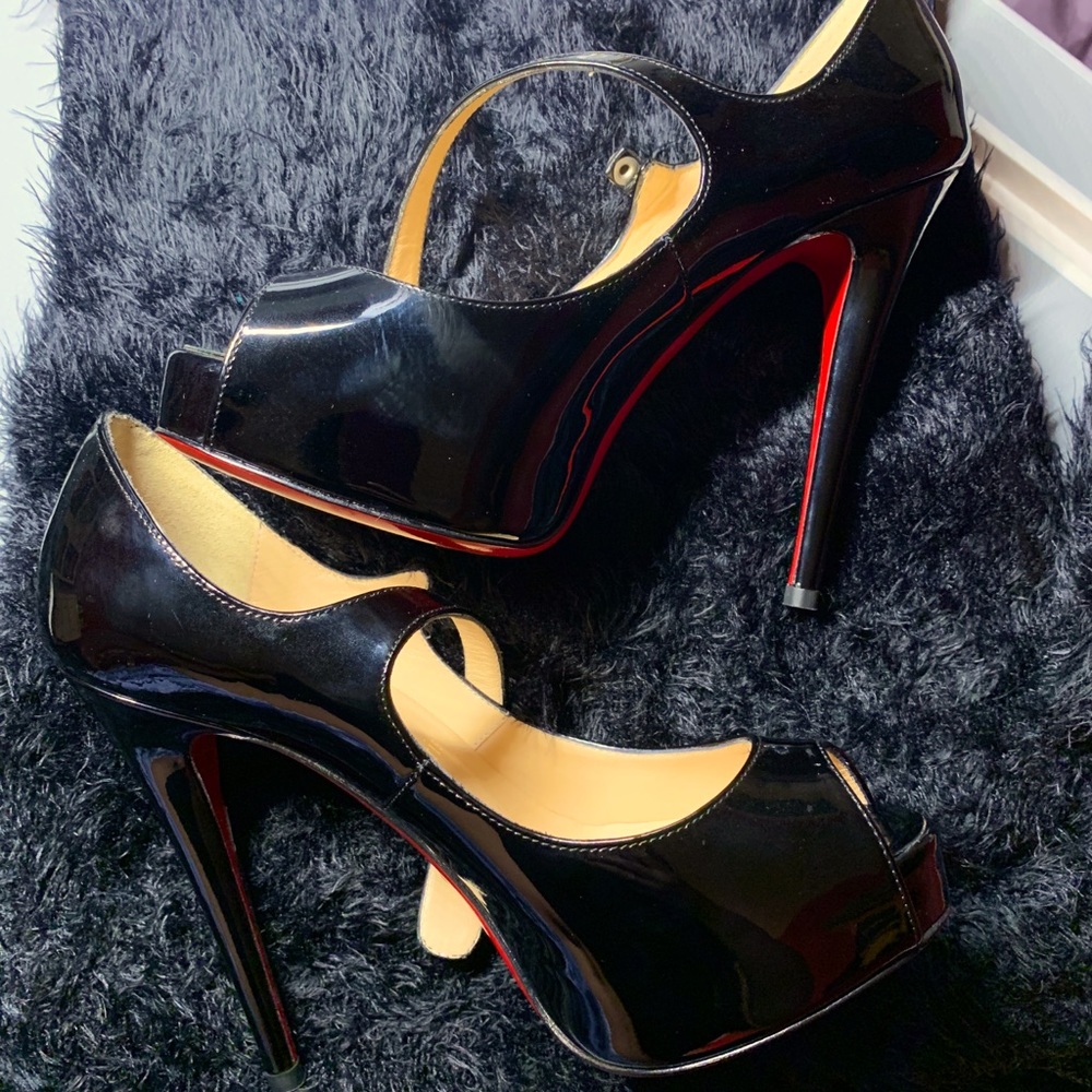 Christian Louboutin patent leather Mary Jane Pee…